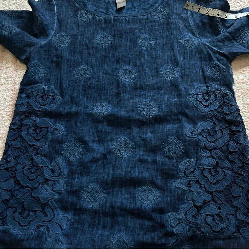 Chicos Linen Blend Blue Space Dye Tee Embroidered Lace Appliqué Size 4/6 Coastal - Picture 5 of 13